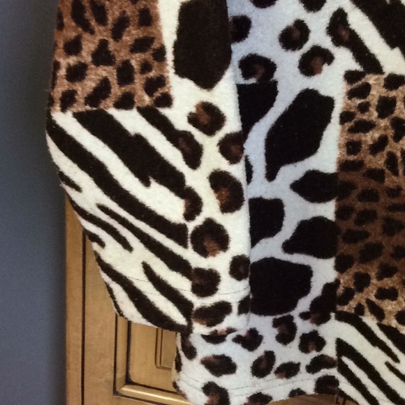 FINAL SALE PRICE Animal Print Button Down Jacket - Picture 3 of 6